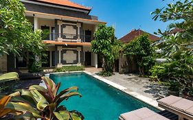 Eddys Cottages & Villa